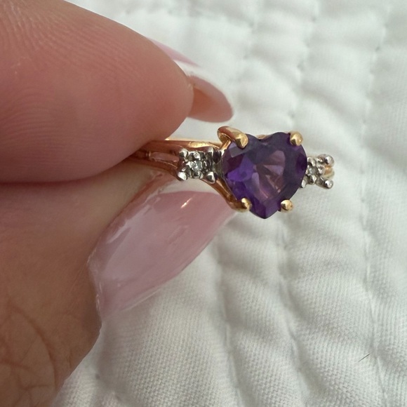 10k Gold Ring with heart amethyst Gemstone - Picture 4 of 8